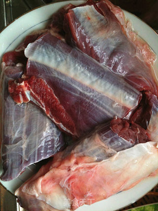 夏季凉菜必备——卤牛肉的做法步骤：1