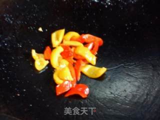 红黄椒炒茄子的做法步骤：6
