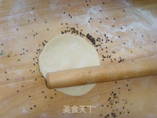 黑芝麻核桃仁红糖饼的做法步骤：4