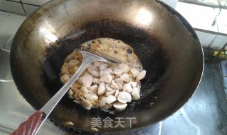 咸蛋黄、鱼丸烩豆腐的做法步骤：2