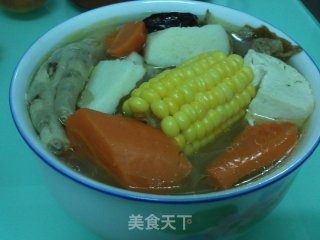 玉米红萝卜山药大骨汤的做法步骤：5