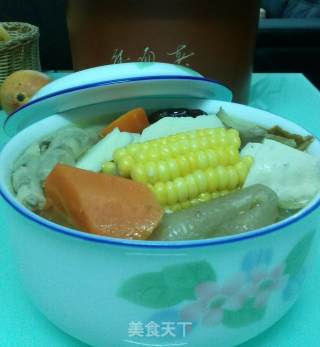 玉米红萝卜山药大骨汤的做法步骤：6