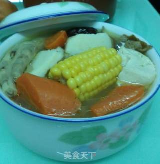 玉米红萝卜山药大骨汤的做法步骤：7