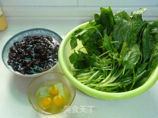 菠菜木耳鸡蛋饺的做法步骤：1