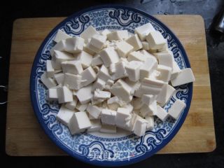 雪菜烧豆腐的做法步骤：1