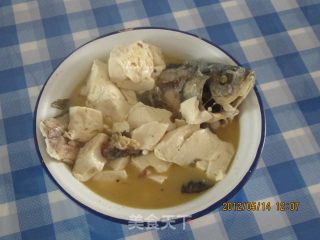鲫鱼炖豆腐的做法步骤：8