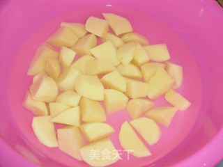 土豆炖鸡的做法步骤：3