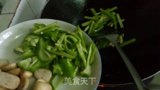 黄花菜草菇炒肉的做法步骤：11