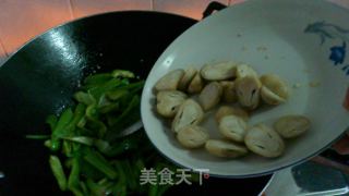 黄花菜草菇炒肉的做法步骤：13