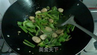 黄花菜草菇炒肉的做法步骤：14