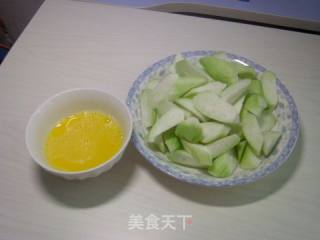 丝瓜枸杞炒鸡蛋的做法步骤：2