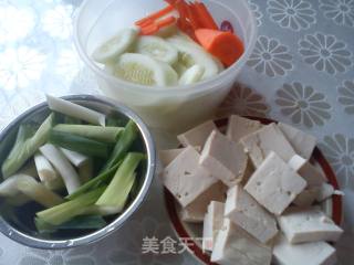 【鱼类】一鱼多吃——乌鱼头大骨汤的做法步骤：2