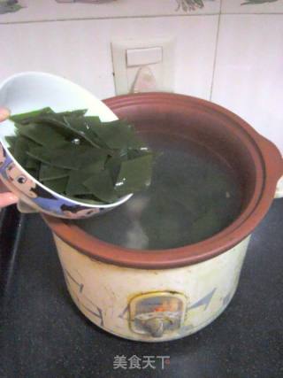 夏季消暑汤——大骨海带薏米汤的做法步骤：6