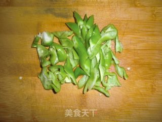 尖椒炒烤鸭的做法步骤：2