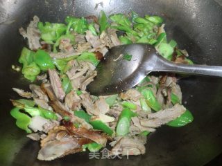 尖椒炒烤鸭的做法步骤：5