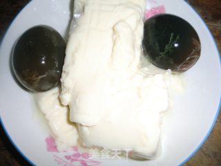 皮蛋豆腐的做法步骤：2
