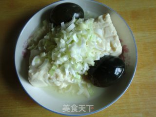皮蛋豆腐的做法步骤：3