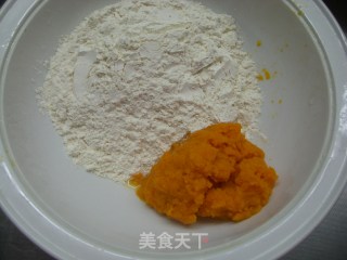 南瓜花式馒头的做法步骤：1