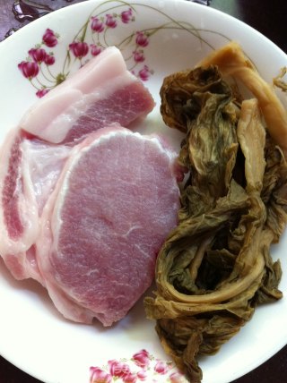 梅菜肉饼的做法步骤：1