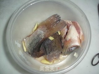 红烧鲈鱼的做法步骤：3