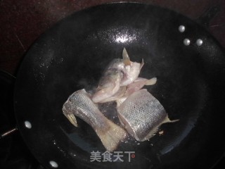 红烧鲈鱼的做法步骤：5