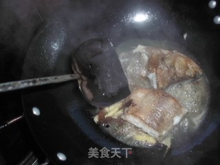 红烧鲈鱼的做法步骤：9