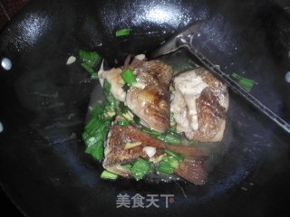 红烧鲈鱼的做法步骤：11