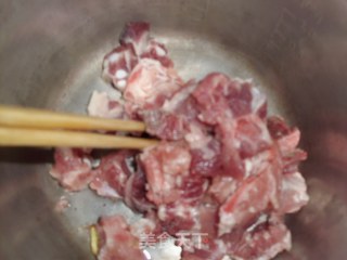 干烧排骨土豆仔的做法步骤：3