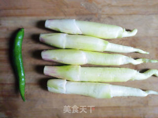 茭白炒豆干的做法步骤：1