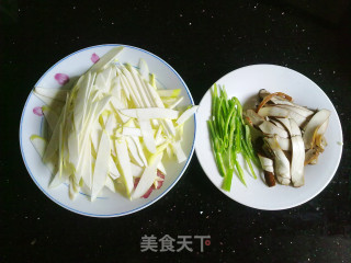茭白炒豆干的做法步骤：3