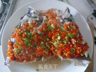 剁椒鱼头的做法步骤：6