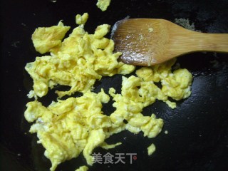 素炒鸡蛋香干莴笋的做法步骤：2