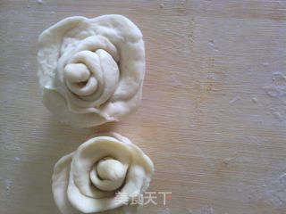 花无百日红——花朵馒头的做法步骤：17