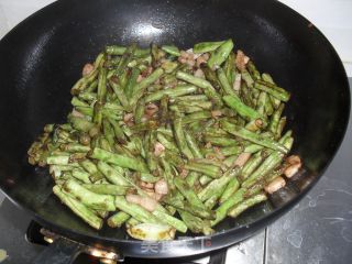 肉粒干煸四季豆的做法步骤：5
