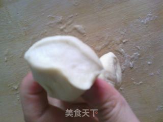 继续发面——麻酱花卷和糖三角的做法步骤：11