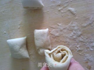 继续发面——麻酱花卷和糖三角的做法步骤：14