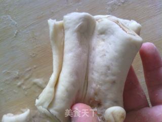继续发面——麻酱花卷和糖三角的做法步骤：16