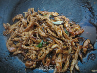 荠菜小饼卷肉丝的做法步骤：9