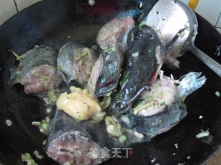 鲶鱼炖茄子的做法步骤：3