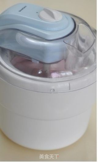 草莓酸奶冰激凌的做法步骤：6