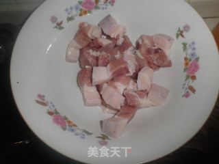 干竹笋烧五花肉的做法步骤：1