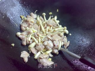 白玉菇炒肉片的做法步骤：7