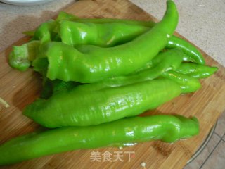 糖醋虎皮青椒的做法步骤：1