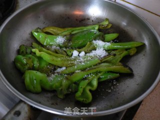 糖醋虎皮青椒的做法步骤：4