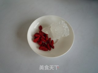 冰糖银耳莲子羹的做法步骤：4