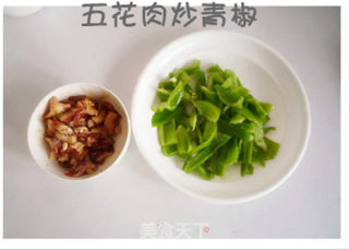 五花肉豆豉炒青椒的做法步骤：2