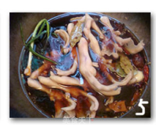 卤鸭掌的做法步骤：7