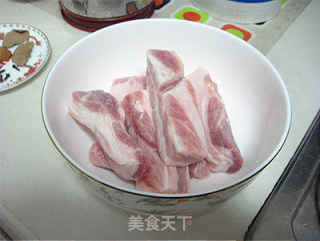 蒸腾满屋的醇香——酒糟椒盐烤肉的做法步骤：1