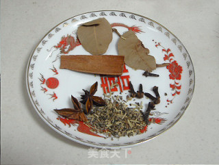 蒸腾满屋的醇香——酒糟椒盐烤肉的做法步骤：2