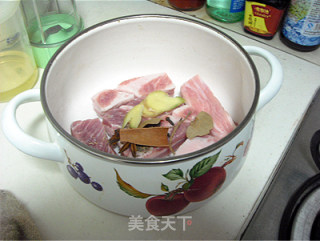 蒸腾满屋的醇香——酒糟椒盐烤肉的做法步骤：3